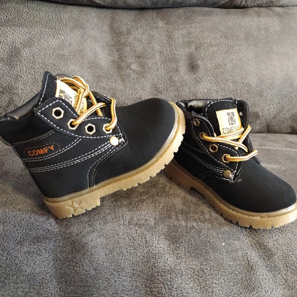 Comfy Kids Black Ankle Boots Toddler Boys Size 22, US 6, UK 5 NEW